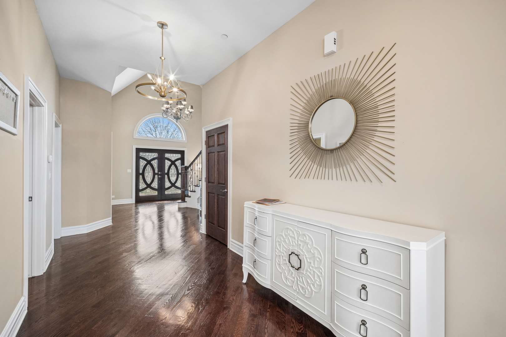 940 Freeman Road Hoffman Estates, IL 60192 - Photo 3 of 37