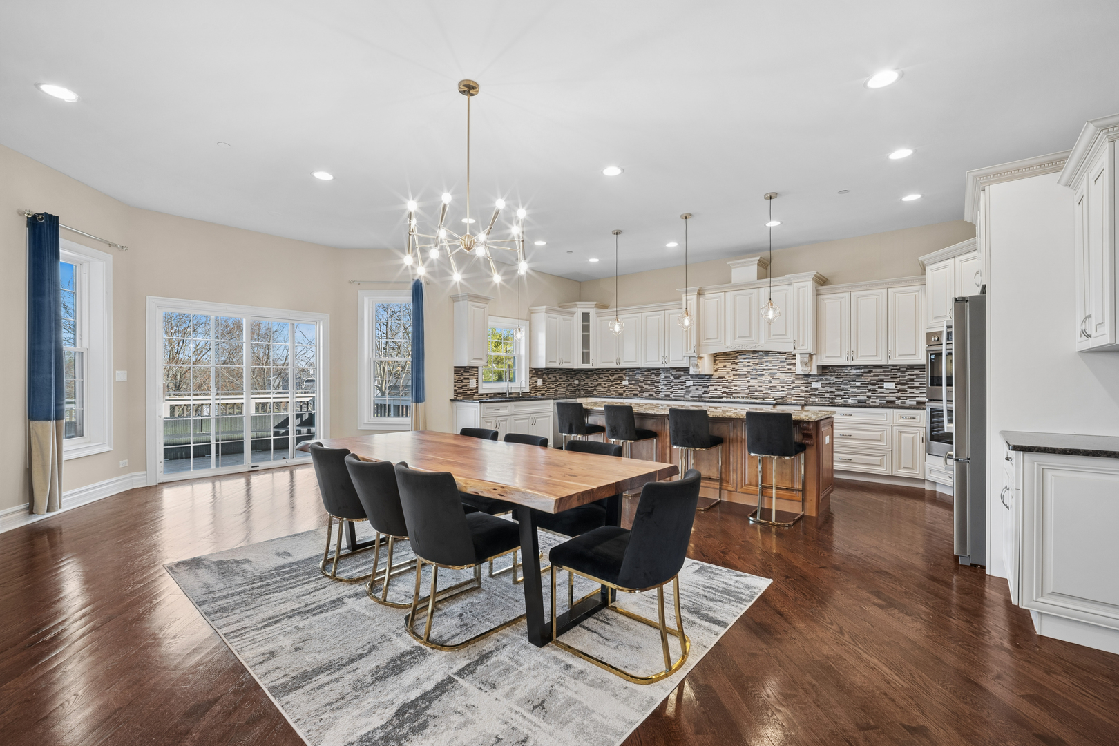 940 Freeman Road Hoffman Estates, IL 60192 - Photo 4 of 37