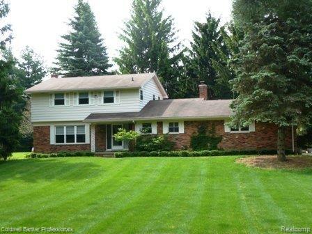 6473 Oakhill Road Clarkston, MI 48348 - Photo 1 of 24 Front View