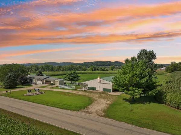 $525,000 | 28632 County Hwy BA, Richland Center, WI 53581