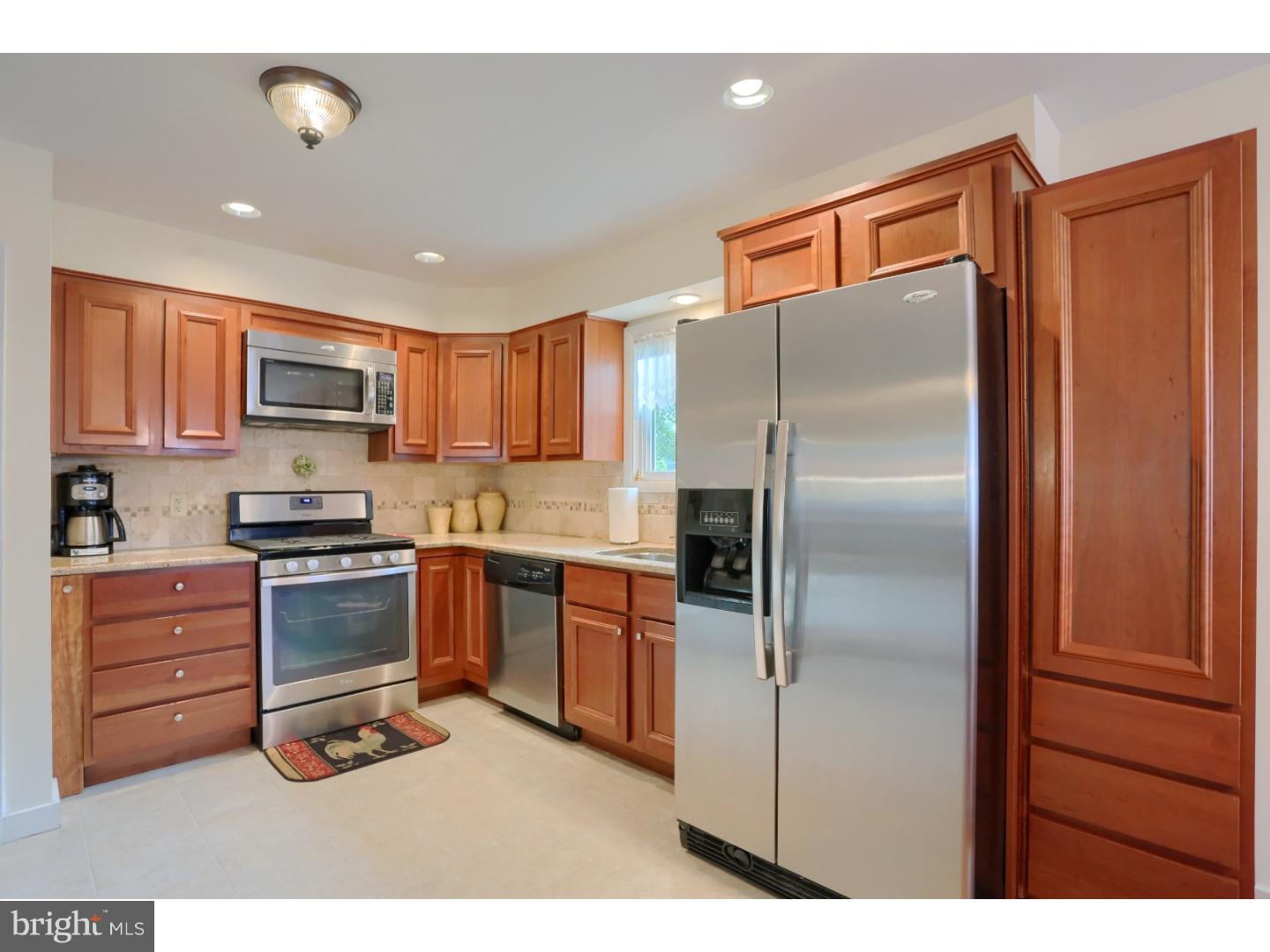 138 Elizabeth Drive Sinking Spring, PA 19608 - Photo 8 of 25