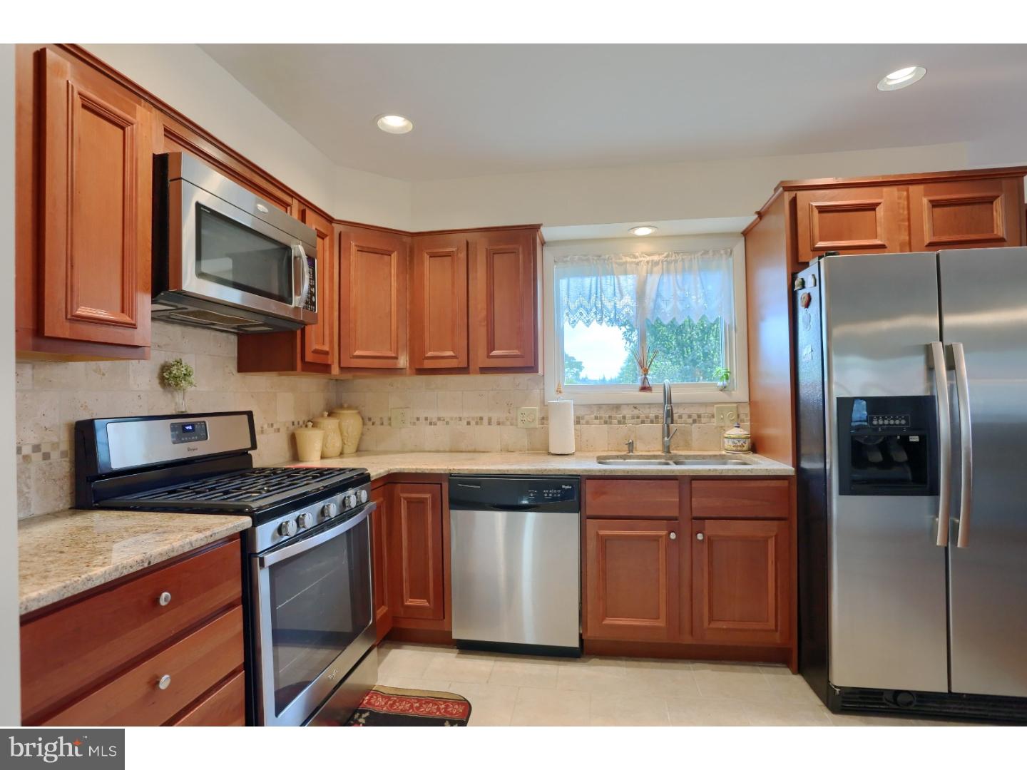 138 Elizabeth Drive Sinking Spring, PA 19608 - Photo 9 of 25