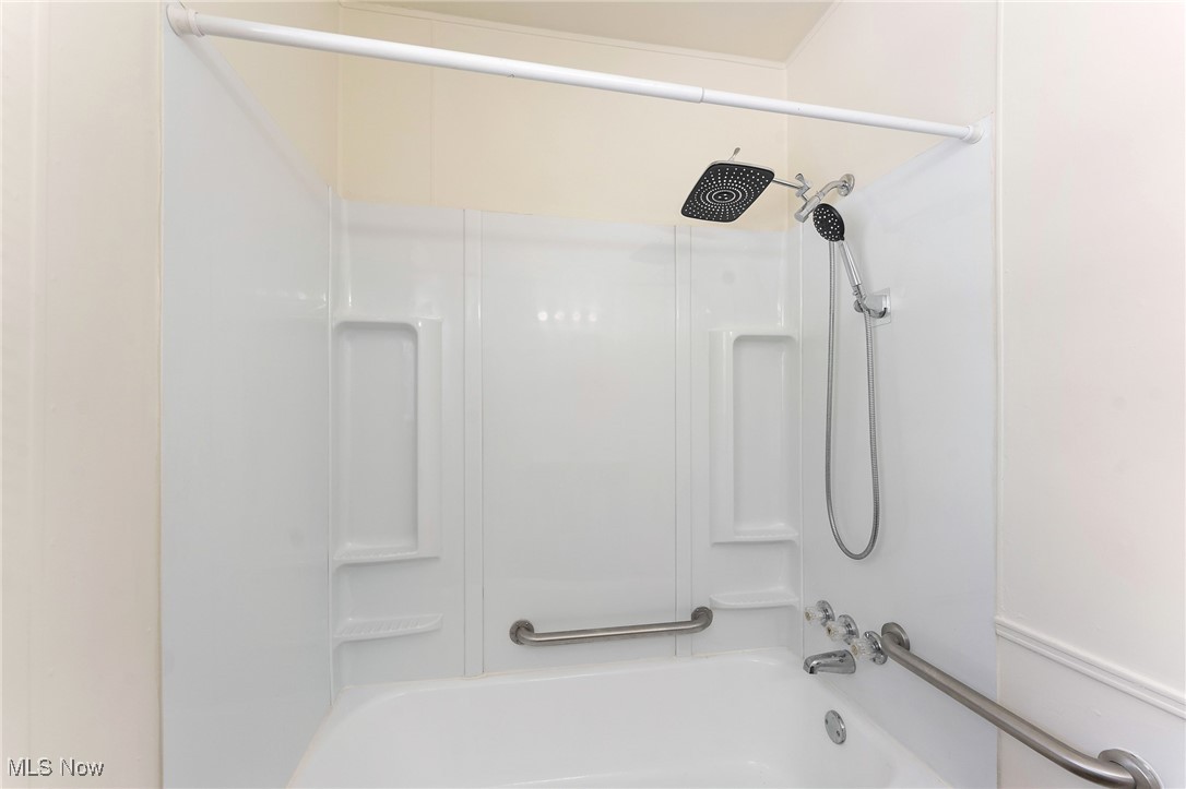 1723 Mathews Road Youngstown, OH 44514 - Photo 18 of 37 Bathroom with shower / tub combination