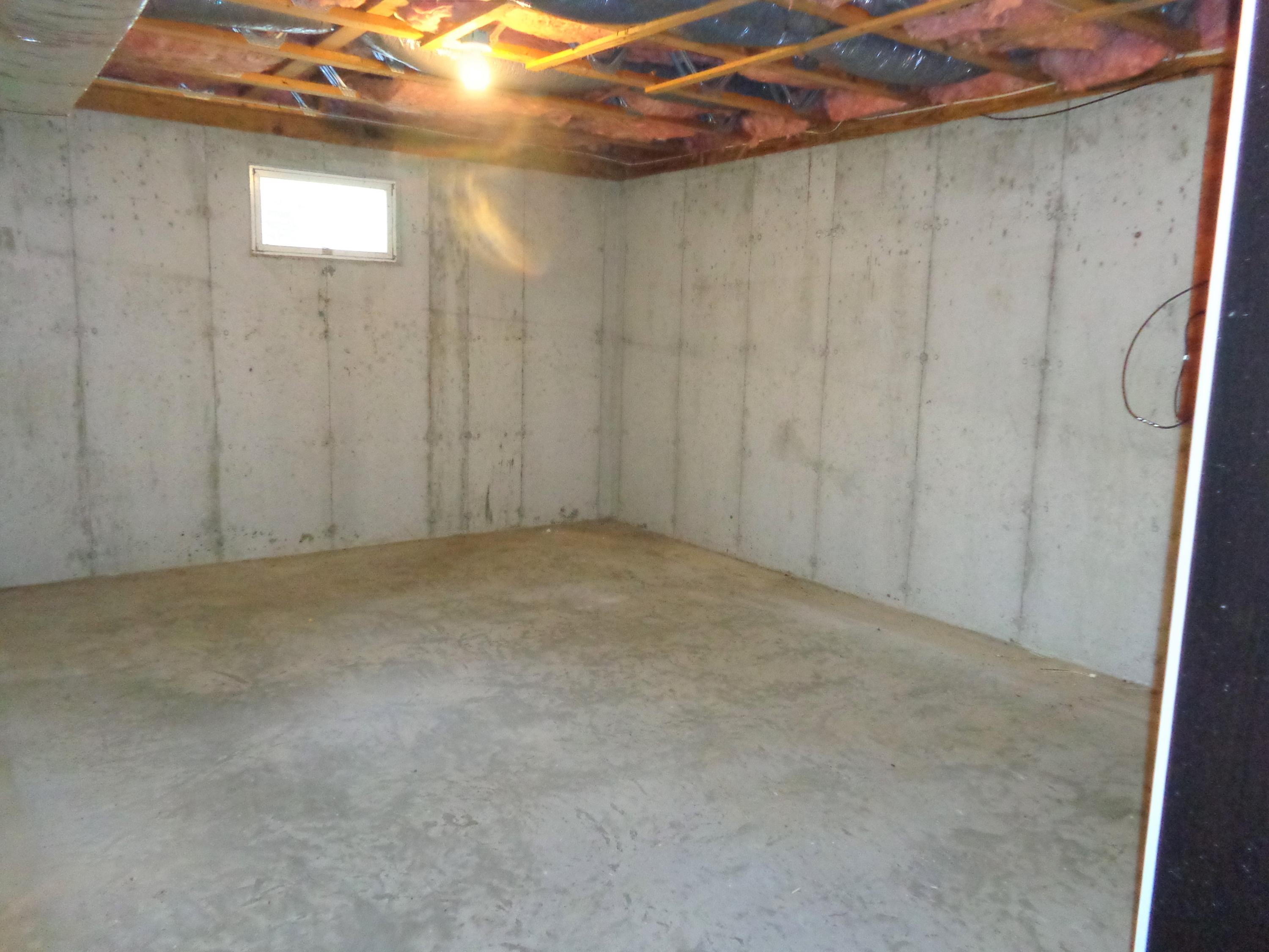 164 Long Pond Road Wellfleet, MA 02667 - Photo 27 of 33 a view of a small room