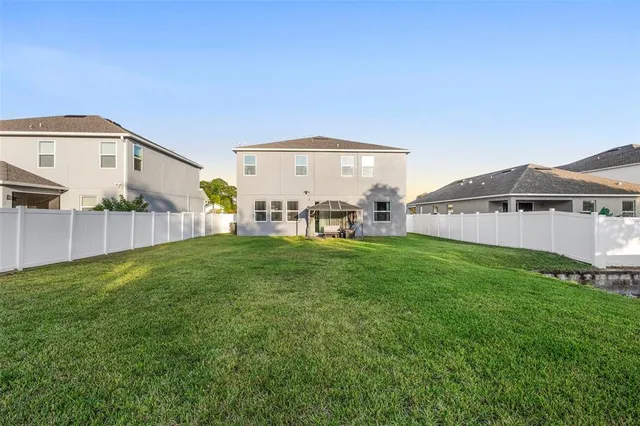 a view of a house with backyard and porch