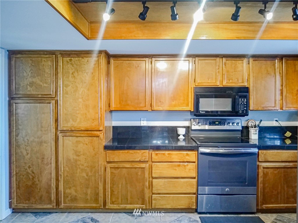 9332 Goodrich Road Southeast Moses Lake, WA 98837 - Photo 13 of 38 Gallery Image 13