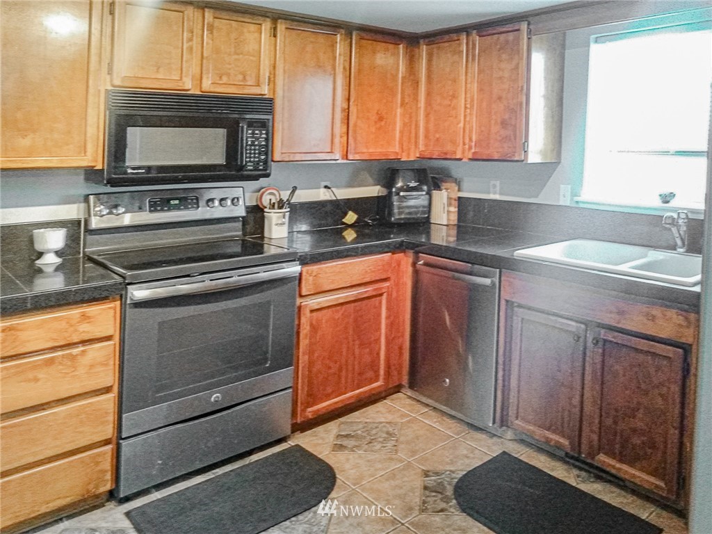 9332 Goodrich Road Southeast Moses Lake, WA 98837 - Photo 14 of 38 Gallery Image 14