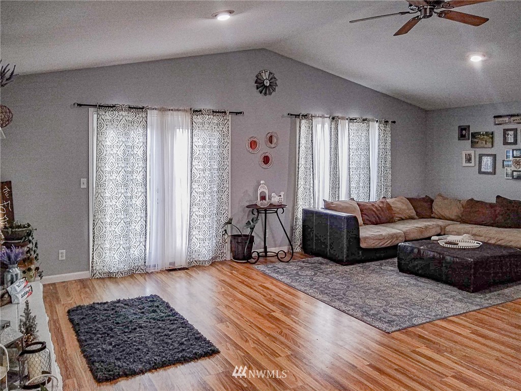 9332 Goodrich Road Southeast Moses Lake, WA 98837 - Photo 4 of 38 Gallery Image 4