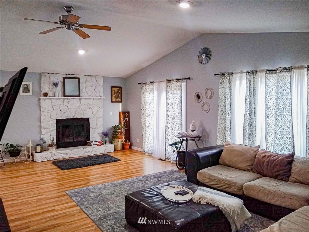9332 Goodrich Road Southeast Moses Lake, WA 98837 - Photo 6 of 38 Gallery Image 6