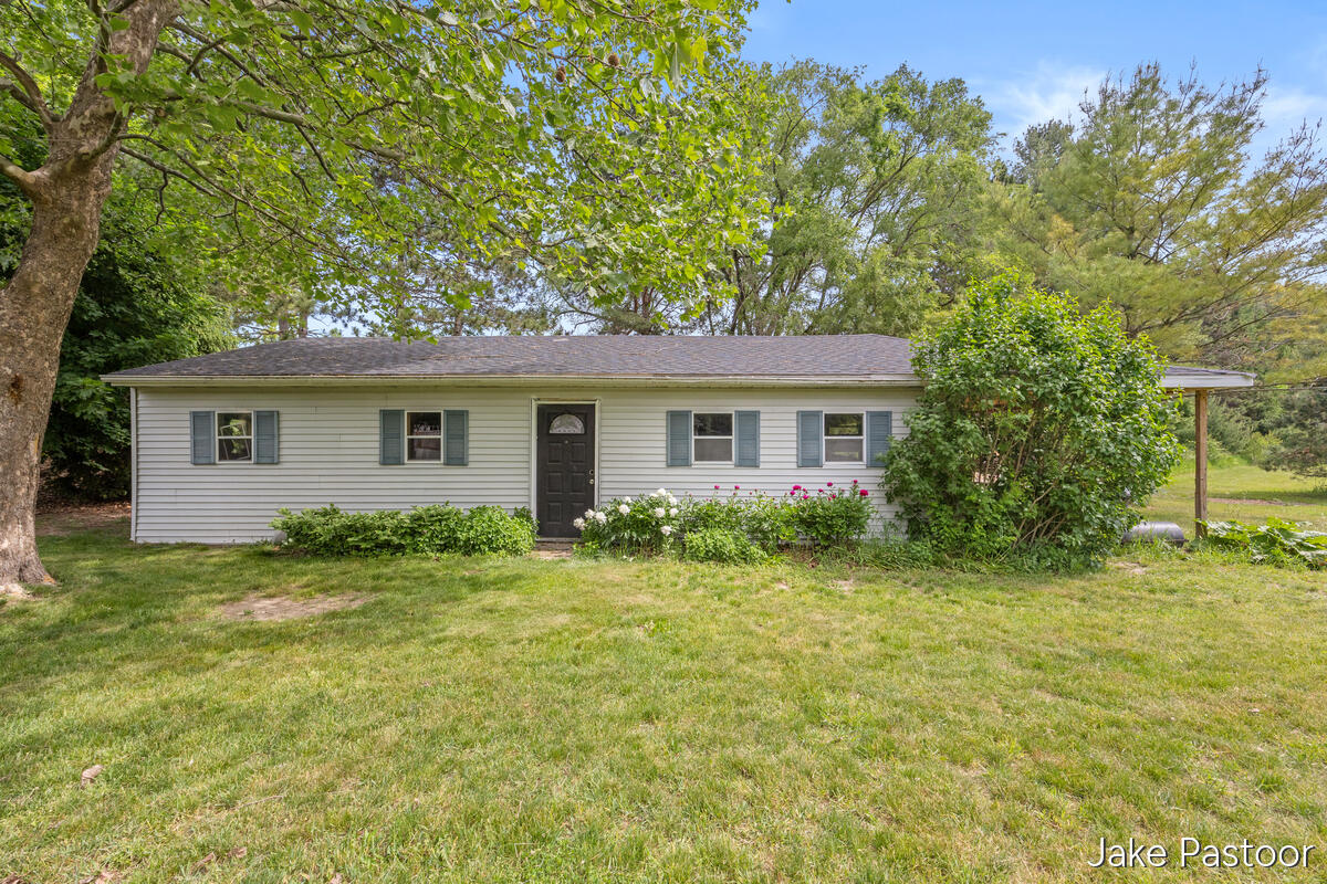 9951 10 Mile Road Northeast Rockford, MI 49341 - Photo 39 of 40 9951-10-Mile_040