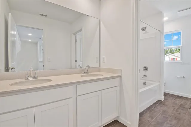 $349,982 | 733 Lake Dell Drive, Dundee, FL 33838