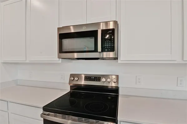 $342,982 | 733 Lake Dell Drive, Dundee, FL 33838