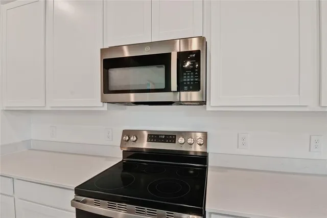 $349,982 | 733 Lake Dell Drive, Dundee, FL 33838