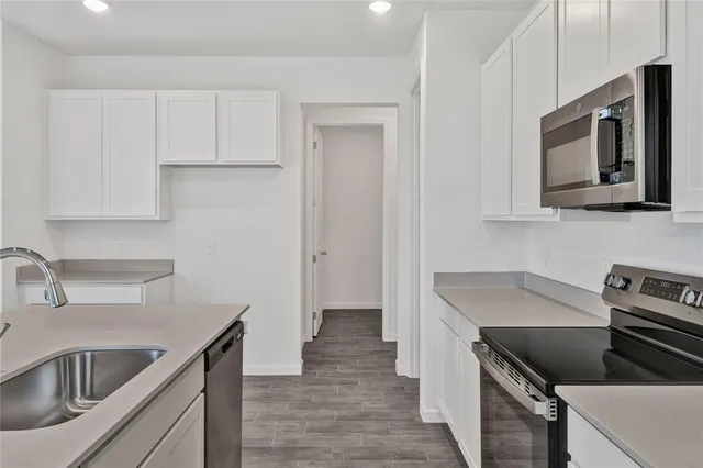 $349,982 | 733 Lake Dell Drive, Dundee, FL 33838