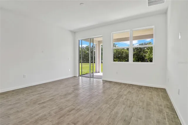 $349,982 | 733 Lake Dell Drive, Dundee, FL 33838