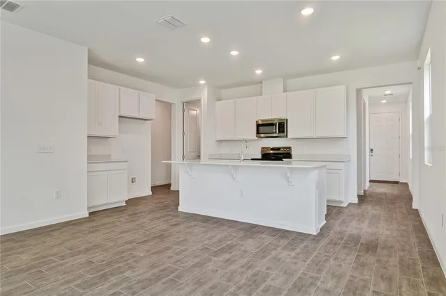 $349,982 | 733 Lake Dell Drive, Dundee, FL 33838