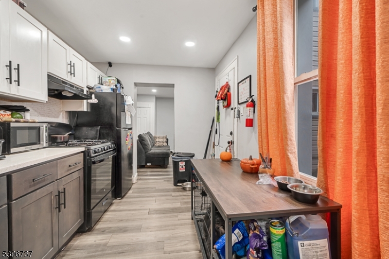 14 Crown Street Bloomfield, NJ 07003 - Photo 5 of 27