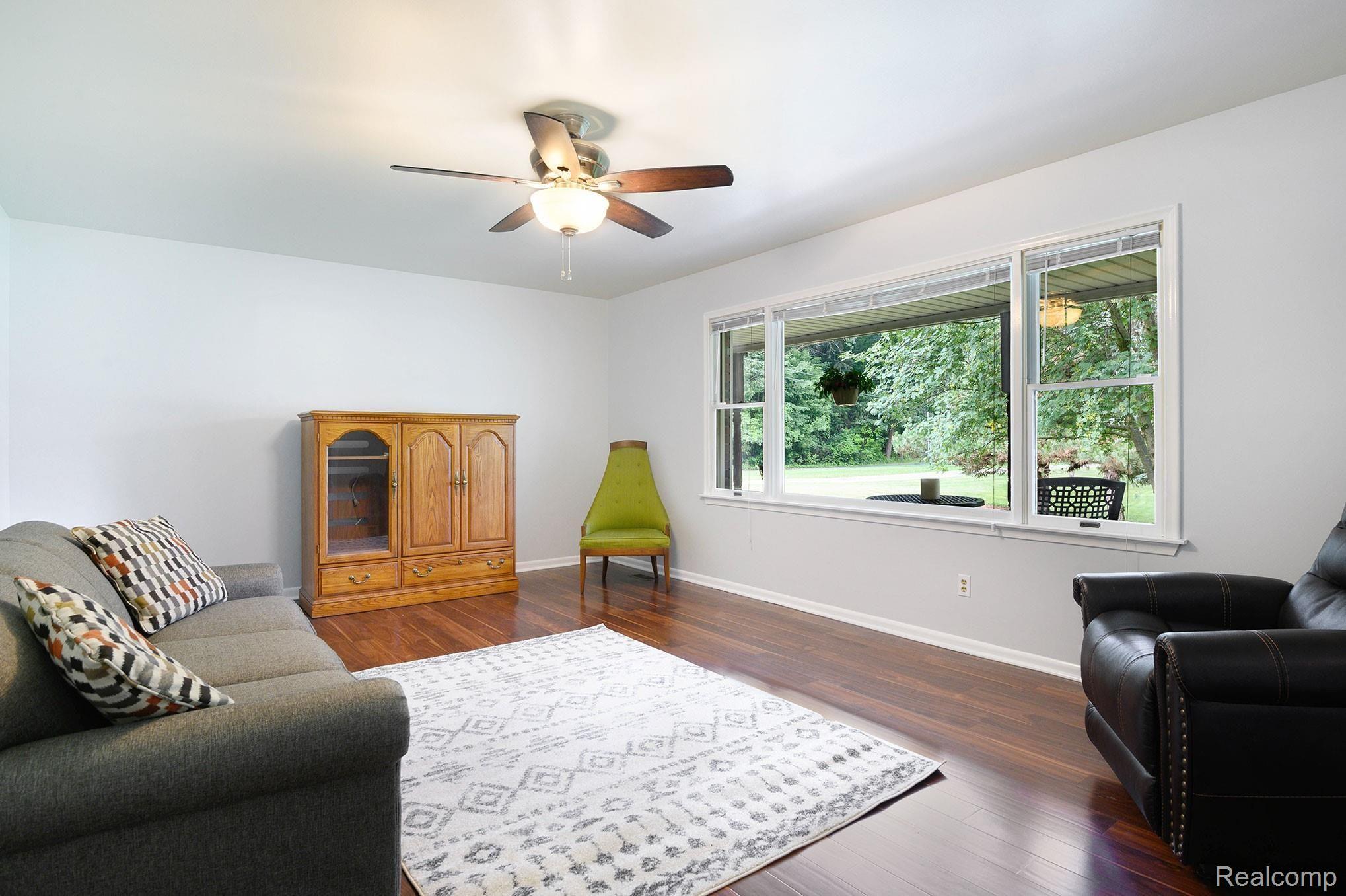 5440 Green Road Fenton, MI 48430 - Photo 6 of 44 Living Room 1.jpg