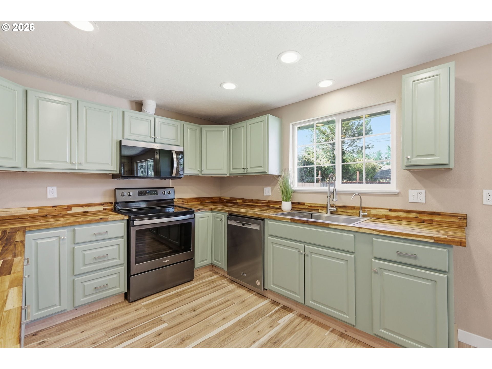 1705 Brewer Avenue Eugene, OR 97401 - Photo 12 of 38