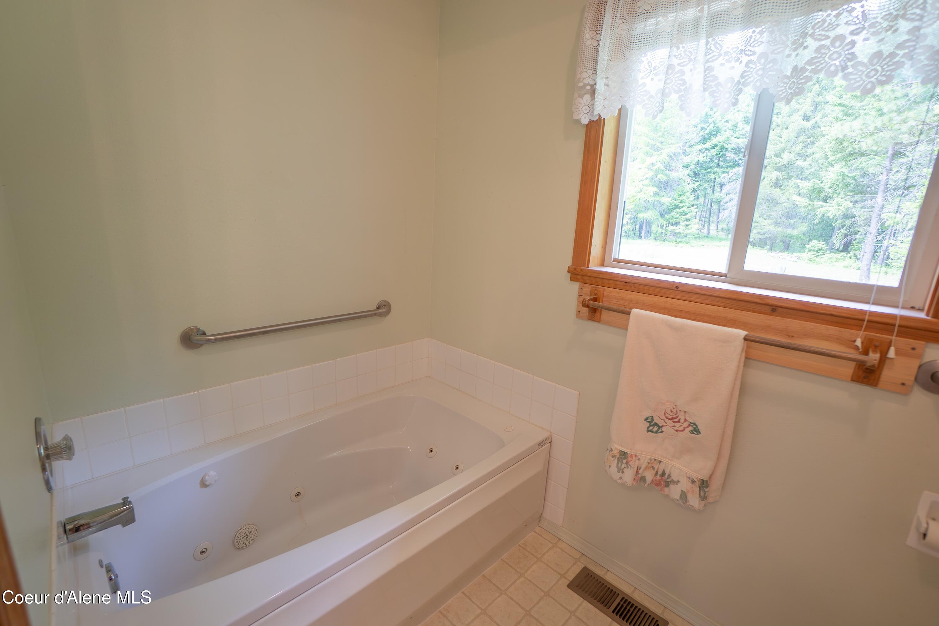 3228 Kootenai Trail Road Bonners Ferry, ID 83805 - Photo 15 of 30 Jetted Tub in M Bath
