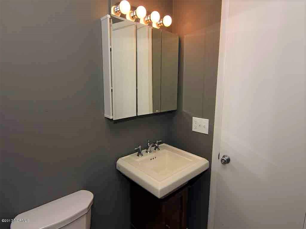 420 Beasley Road Wilmington, NC 28409 - Photo 19 of 22 Guest Bath