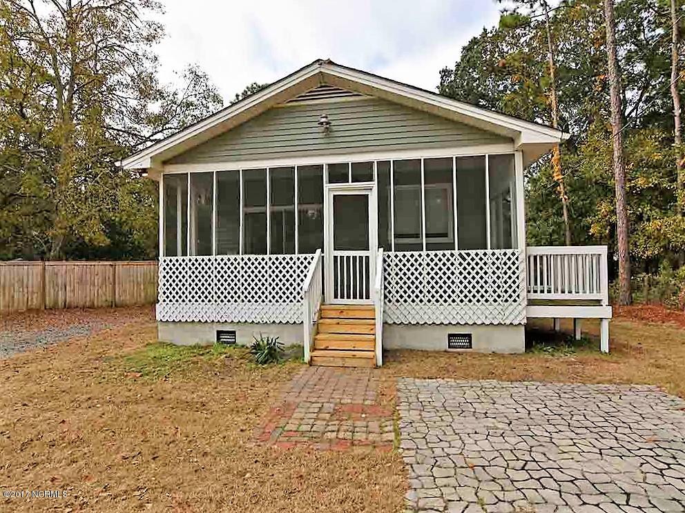 420 Beasley Road Wilmington, NC 28409 - Photo 2 of 22 Large Screened in Porch