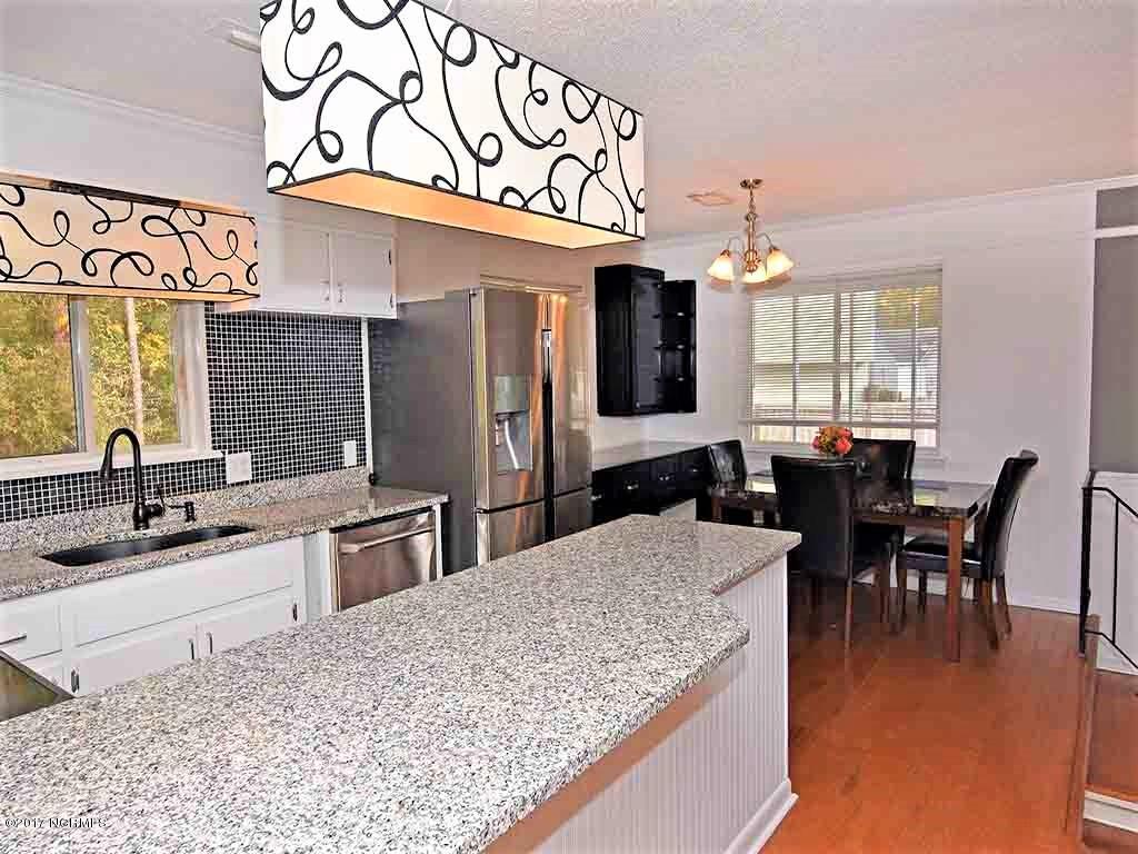 420 Beasley Road Wilmington, NC 28409 - Photo 6 of 22 Eat in Kitchen