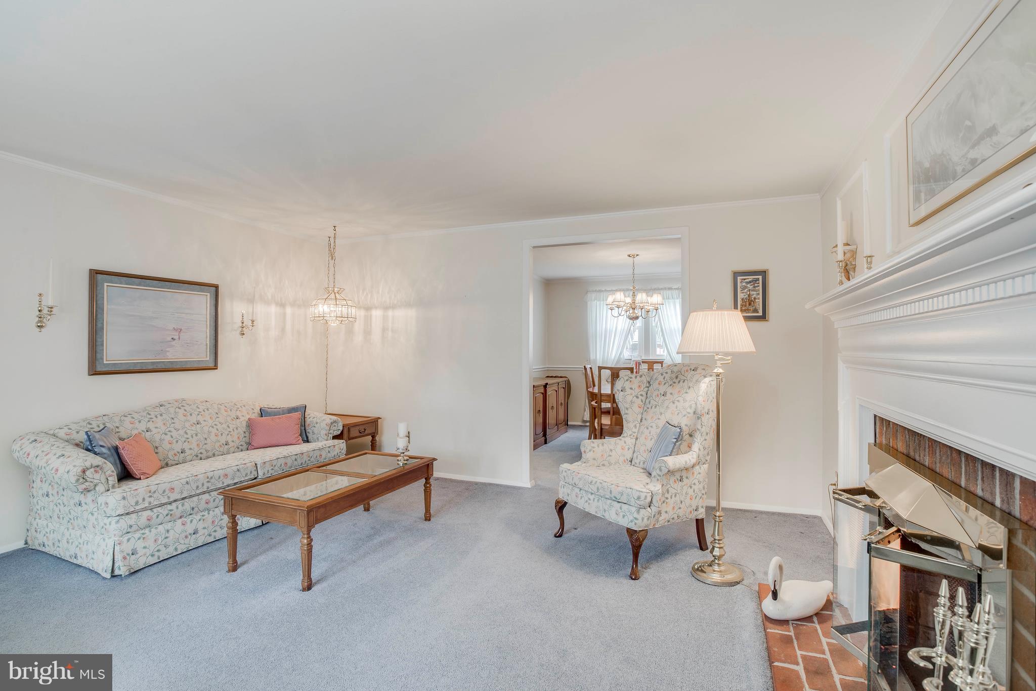 519 Bathurst Road Baltimore, MD 21228 - Photo 5 of 29 Living Room