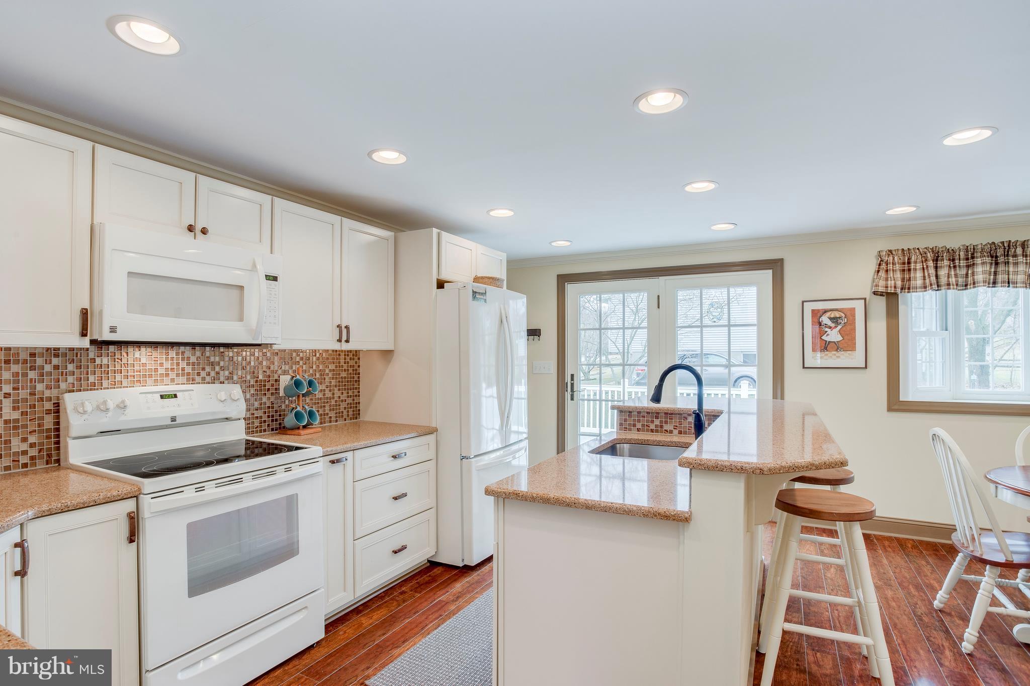 519 Bathurst Road Baltimore, MD 21228 - Photo 10 of 29 Beautiful laminate flooring