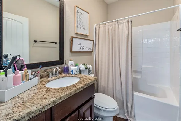 $2,850 | 411 Ash Street, College Station, TX 77840