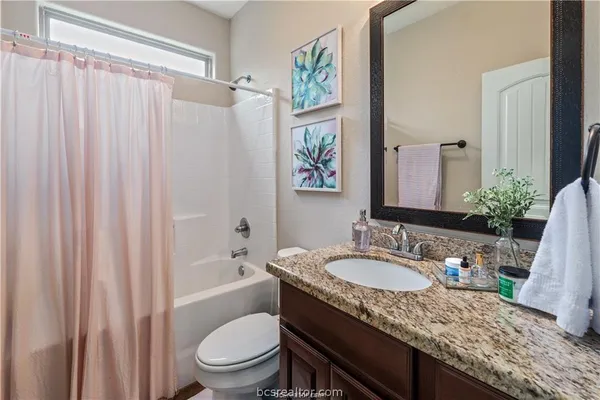 $2,850 | 411 Ash Street, College Station, TX 77840