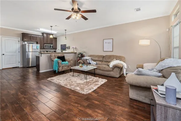 $2,850 | 411 Ash Street, College Station, TX 77840