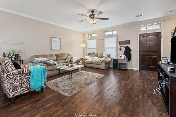 $2,850 | 411 Ash Street, College Station, TX 77840