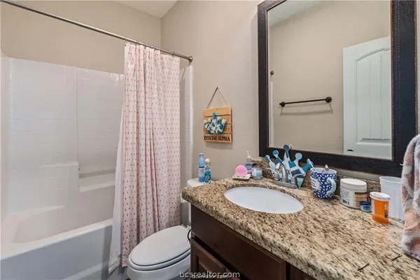 $2,850 | 411 Ash Street, College Station, TX 77840