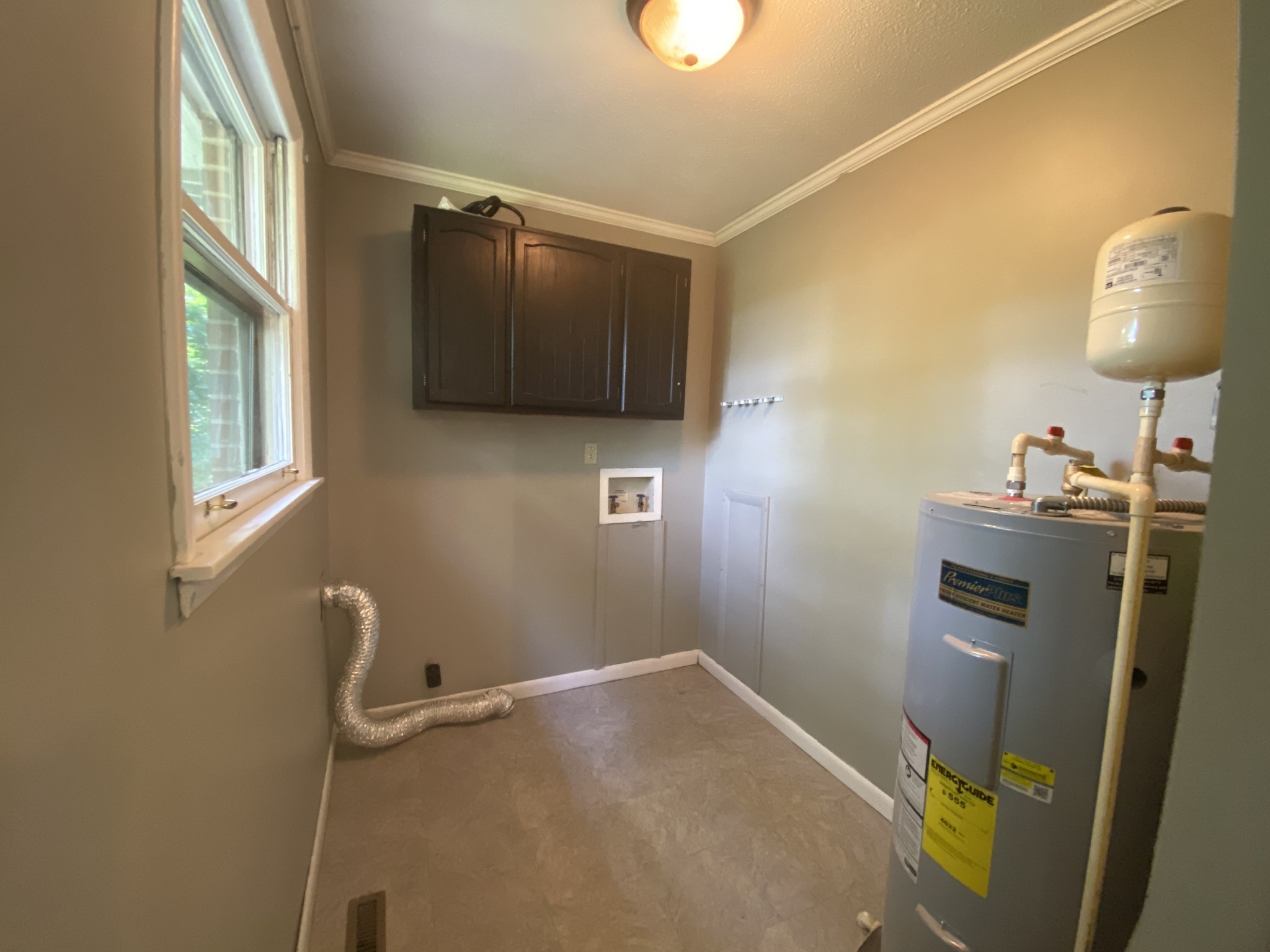 1320 Gratton Road Clarksville, TN 37043 - Photo 14 of 14 a view of an empty room with a window