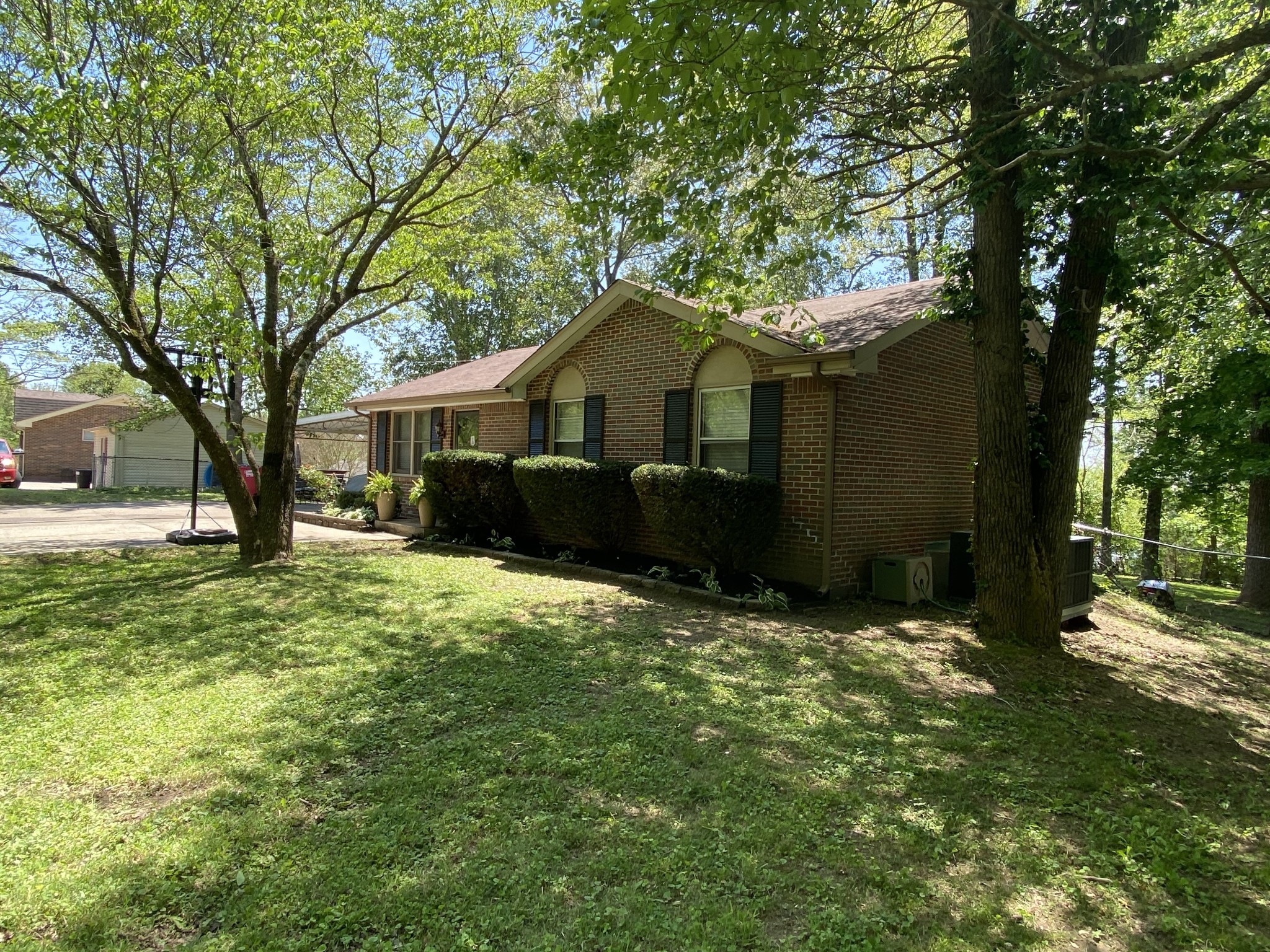 1320 Gratton Road Clarksville, TN 37043 - Photo 2 of 14 a front view of a house with a garden
