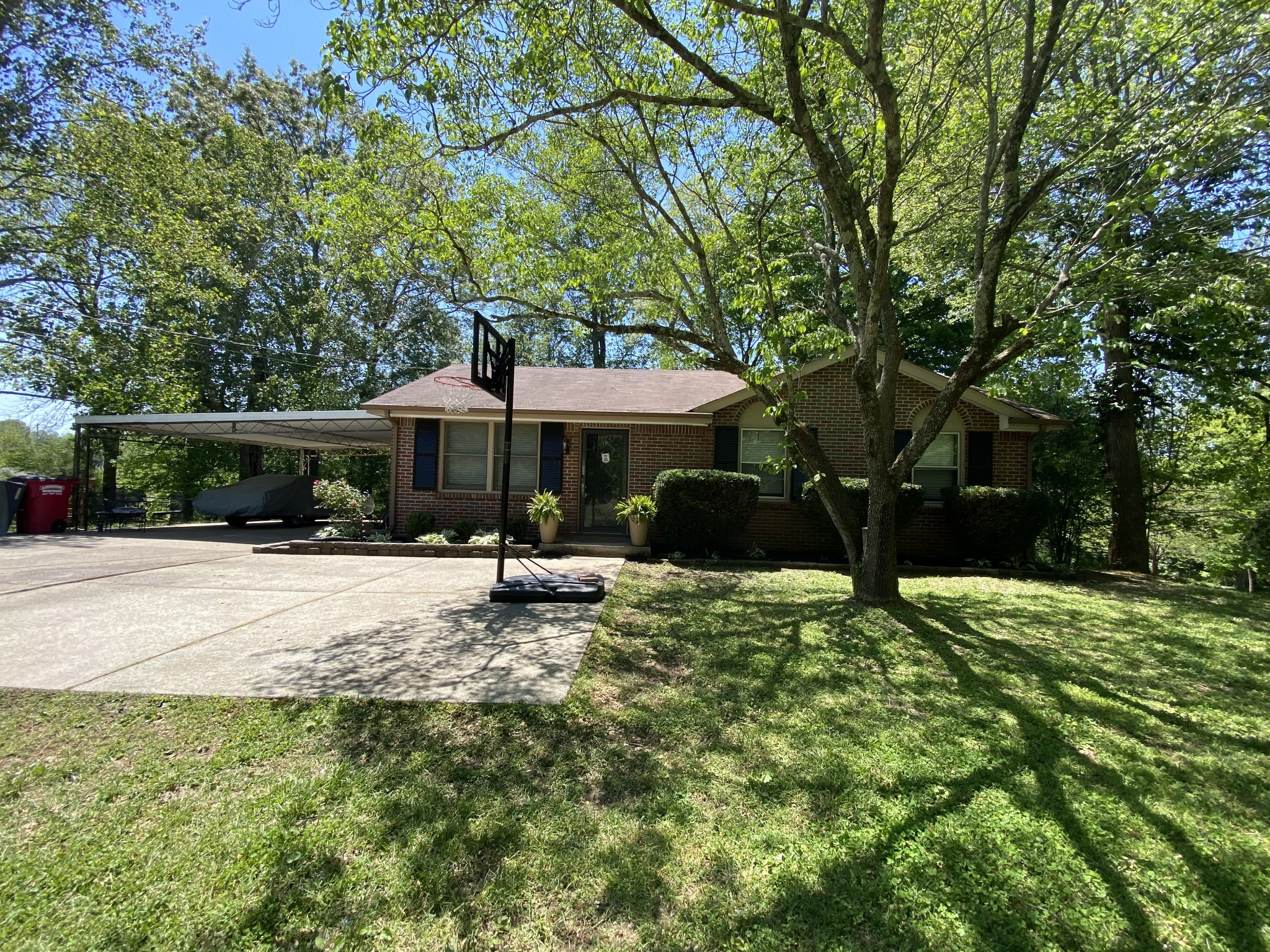 1320 Gratton Road Clarksville, TN 37043 - Photo 4 of 14 a view of a house with a yard and sitting area