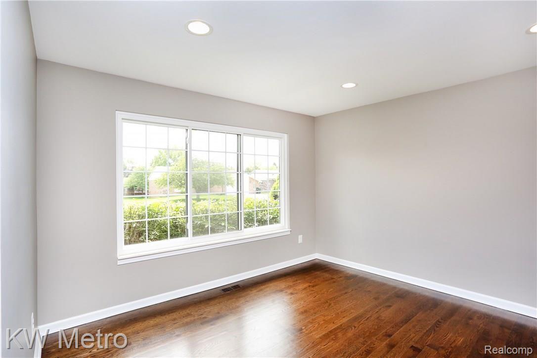 254 Slade Court Rochester, MI 48307 - Photo 18 of 48 Slade-17.jpg
