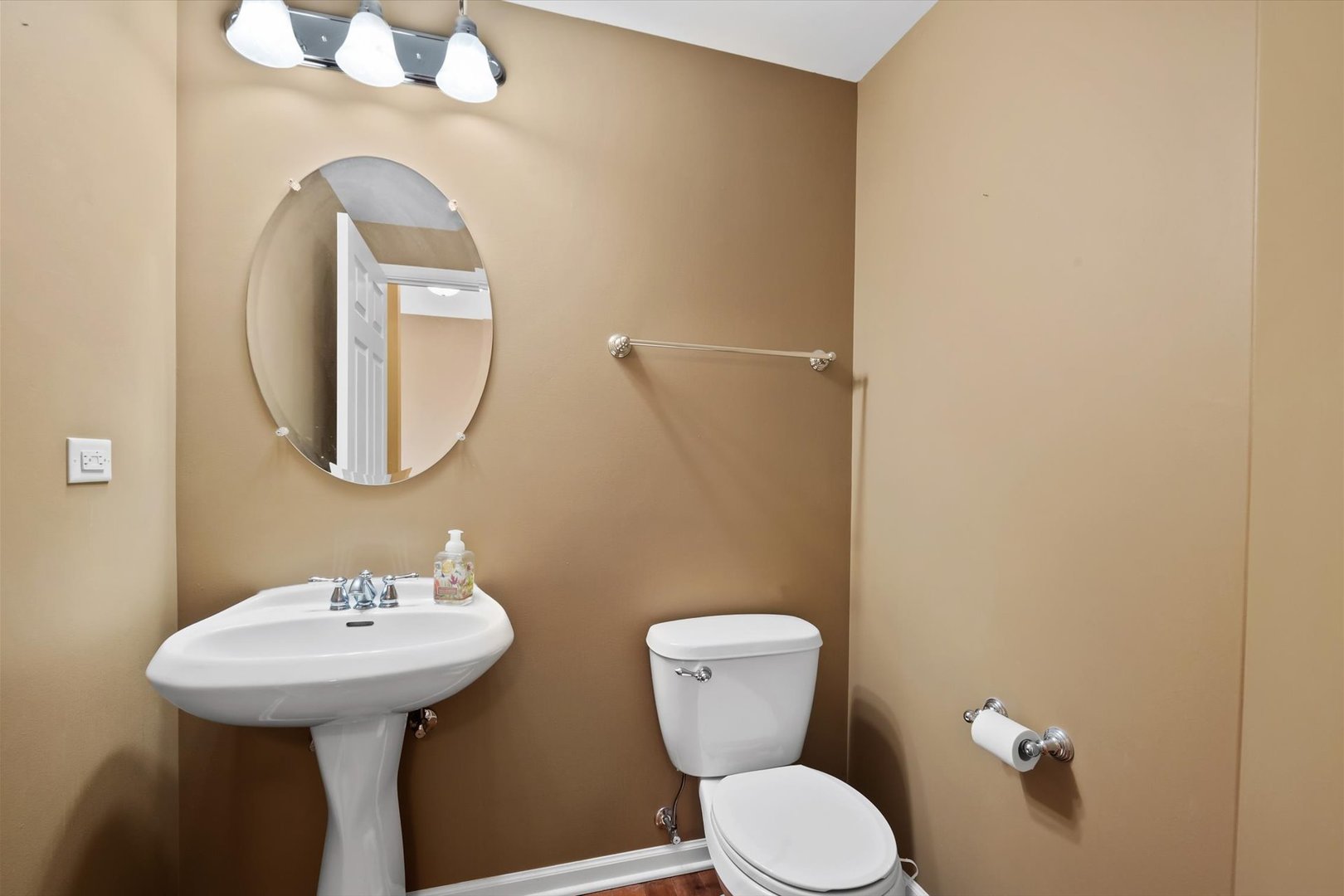 1908 Oxley Circle Naperville, IL 60563 - Photo 11 of 27 a bathroom with a toilet sink and mirror