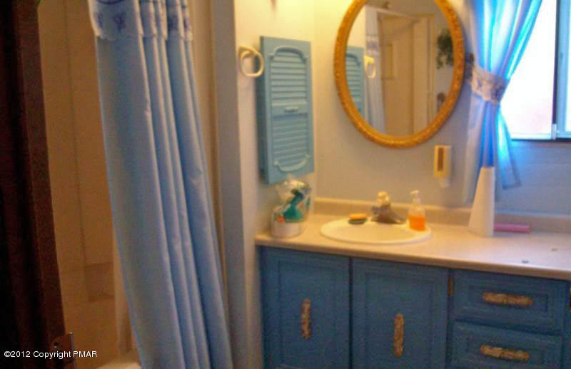 16 Fawn Valley Road Stroudsburg, PA 18360 - Photo 10 of 14 Bath