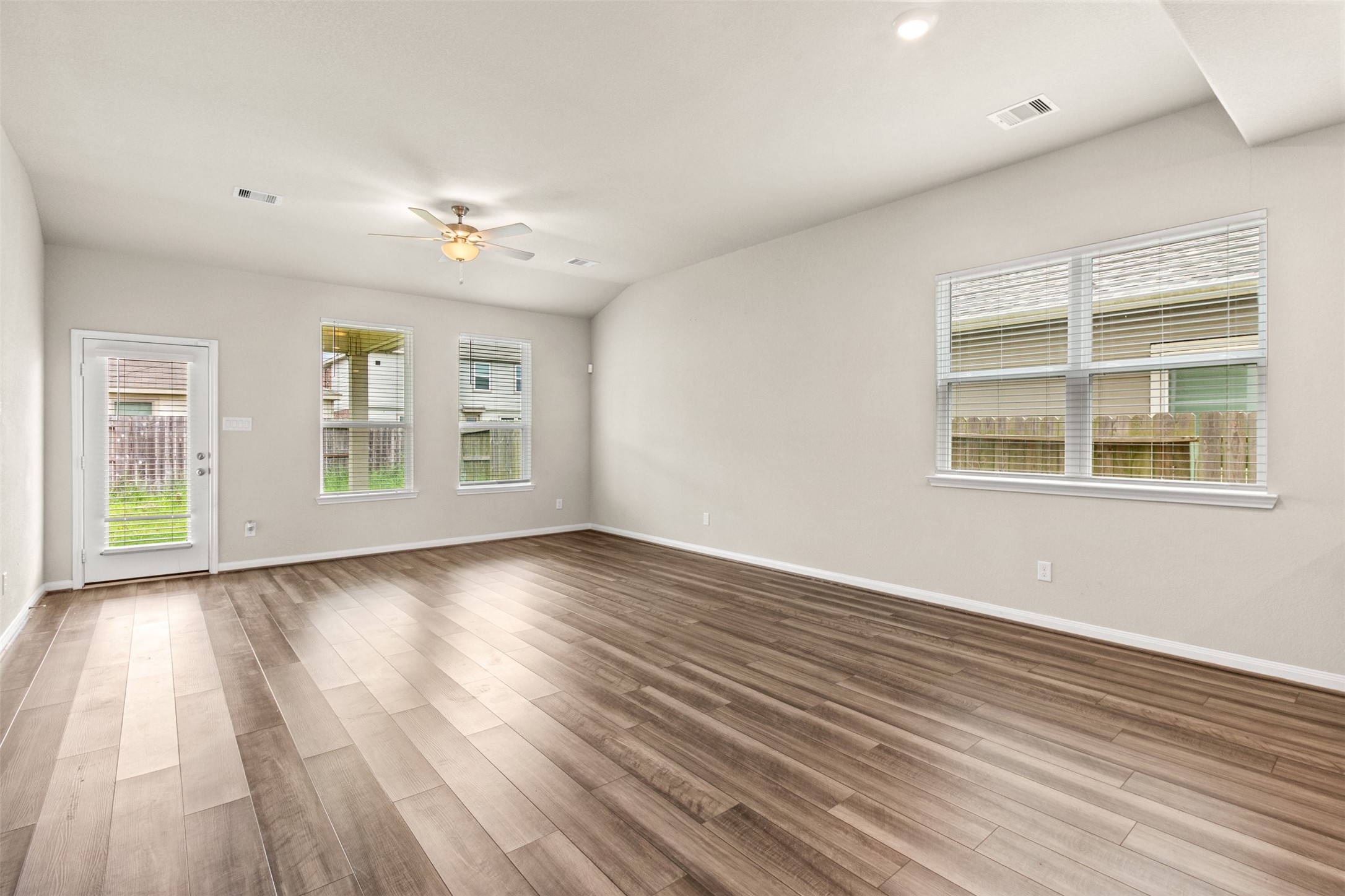 7219 Melrose Lane Rosharon, TX 77583 - Photo 9 of 26
