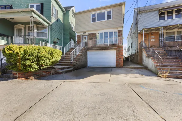 $2,700 | 576 Ave East, Bayonne, NJ 07002