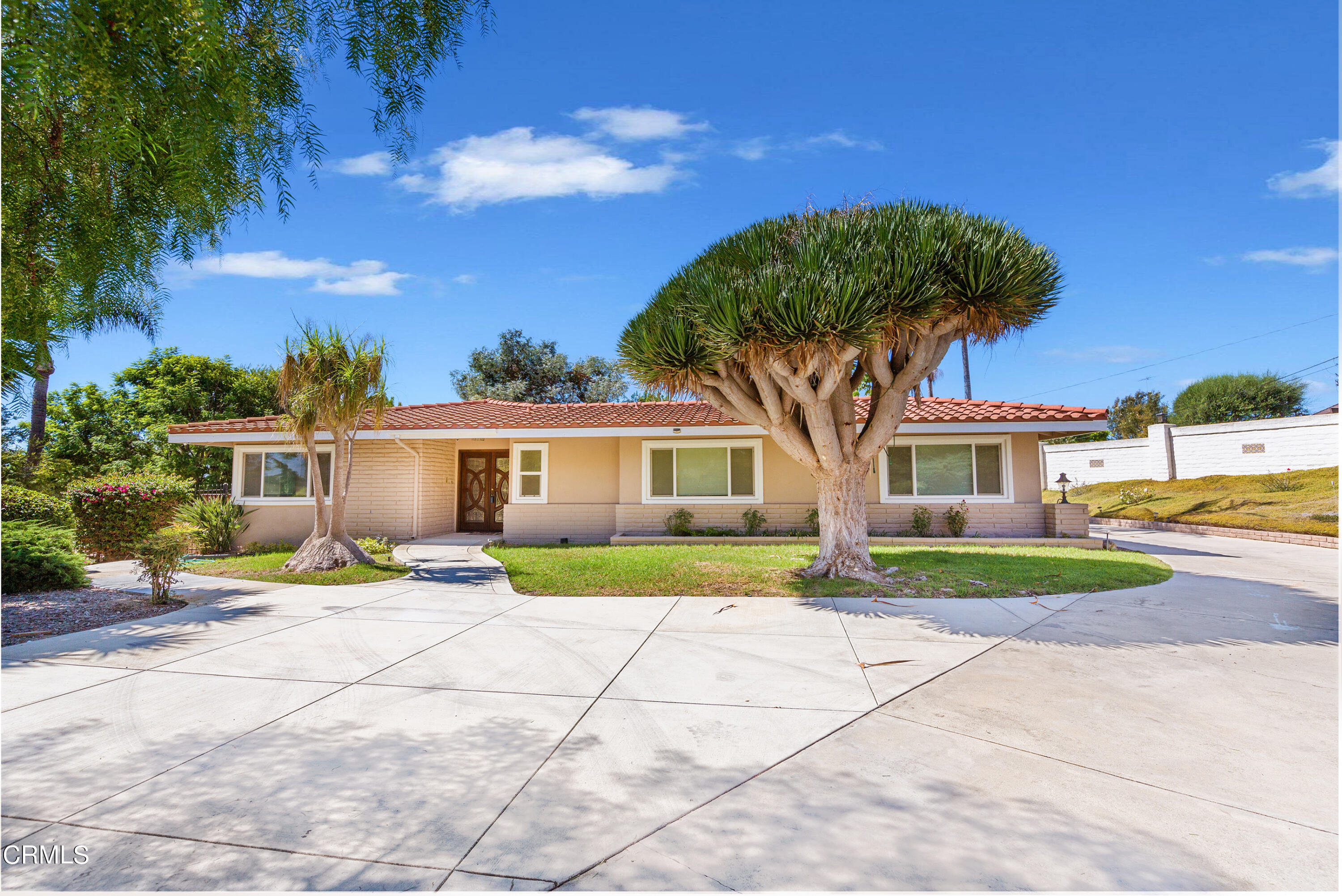 75 Vientos Road Camarillo, CA 93010 - Photo 5 of 36 a front view of a house with garden