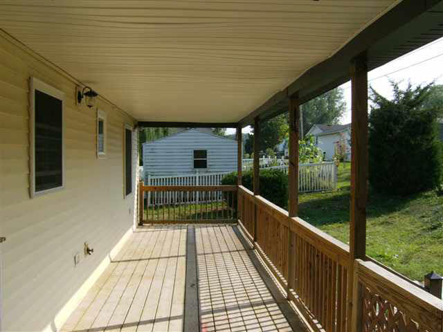 9875 Lincoln Road Syracuse, IN 46567 - Photo 7 of 10 Gallery Image 7
