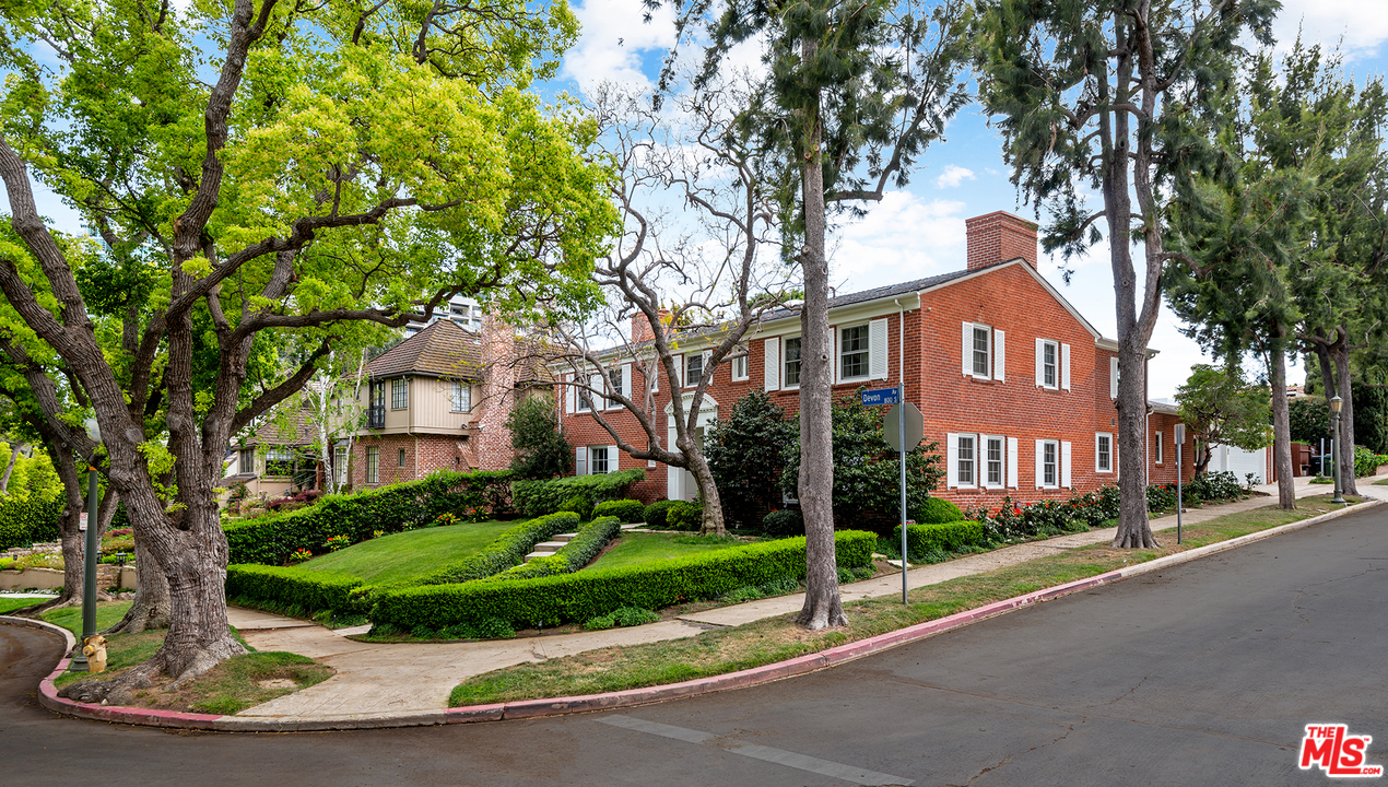 801 Devon Avenue Los Angeles, CA 90024 - Photo 2 of 25 a front view of a house with a yard and green space