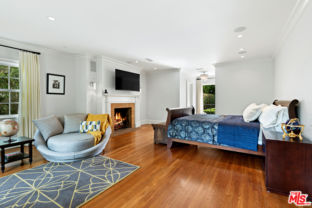 801 Devon Avenue Los Angeles, CA 90024 - Photo 14 of 25 a bedroom with a bed and a flat screen tv