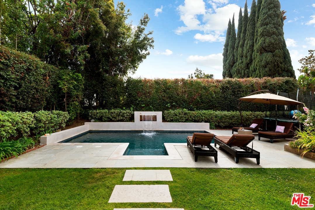 801 Devon Avenue Los Angeles, CA 90024 - Photo 24 of 25 a view of a patio with table and chairs under an umbrella