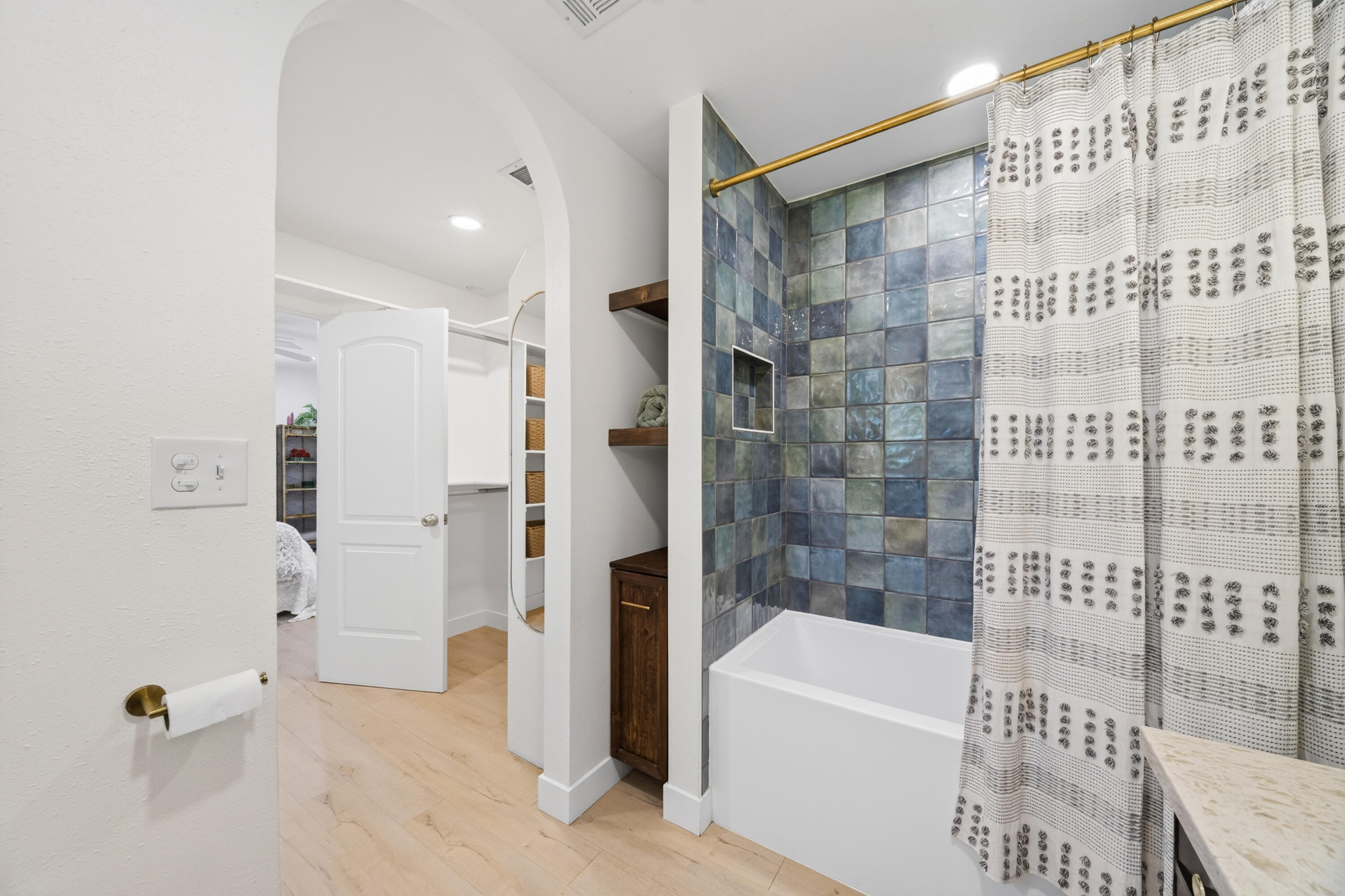 3061 Marmac Road Anderson, CA 96007 - Photo 22 of 45 Primary Bathroom