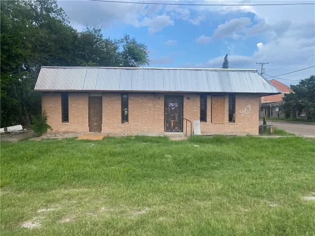 $130,000 | 101 East Rockport Street, Mathis, TX 78368