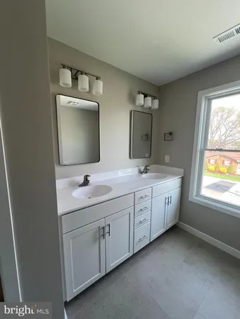 $2,600 | 350 West 11th Street, Front Royal, VA 22630